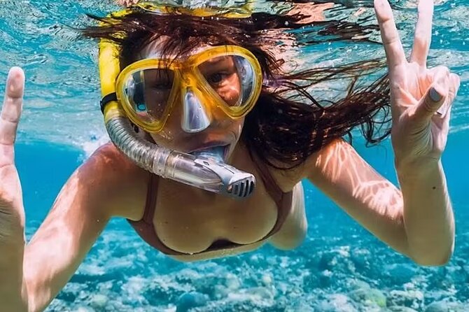 Cayman Ultimate Tour: Stingrays, Starfish Point and Crystal Caves - Snorkeling gear, life vests, and how to show up comfortable