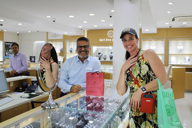 Diamonds and Cocktails a Shopping Experience in Grand Cayman - What Happens When You Walk In: Champagne, Mimosas, and First Impressions