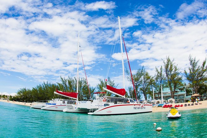 Grand Cayman Kittiwake and Reef Sail - Setting the Stage: Seven Mile Beach, a Luxury Catamaran, and an Afternoon Win