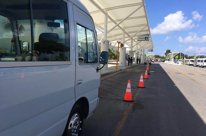 Grand Cayman Shared Airport Transfer - What happens after pickup: the comfort and the little perks
