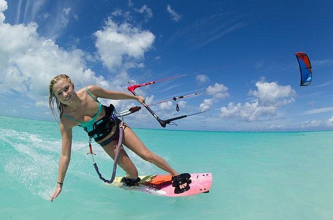 Introductory Semi-Private Kitesurf Lesson - Seven Mile Beach Wind and Water, Set Up for First-Time Riders