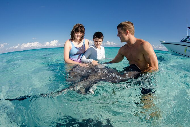 Private boat charter in Grand Cayman - Kaibo for lunch: a flexible food stop that fits your day