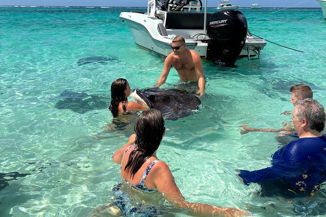 Private Charter for Stingray city - Stingray City, sea grass, and starfish point: the heart of your 3 hours