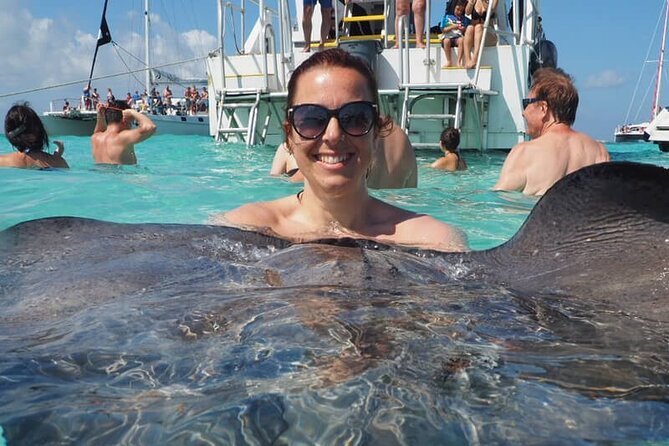 Stingray City, Coral Gardens & Frankie's Local Lunch & Juice - From Safehaven Public Boat Ramp to a 4-hour Cayman day