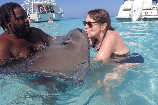 Stingray City, Star fish Point and Snorkeling Private Boat Tour - Rum Point lunch, where the day slows down on purpose